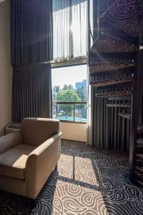 Süit, 1 En Büyük (King) Boy Yatak ve Çekyat (Coast Townhouse Loft Suite)