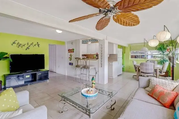 Apart Daire (116 Bay Mar Dr)