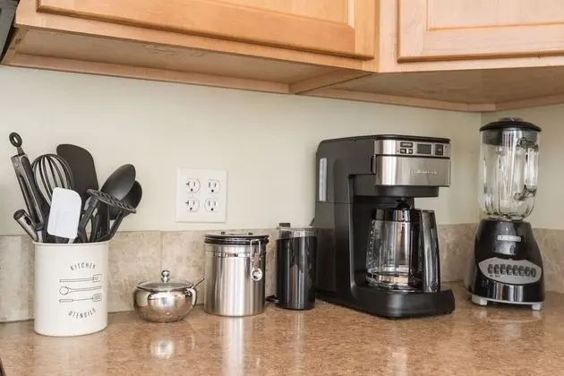 Ev, Birden Çok Yatak, Veranda, Bahçe Manzaralı (118 Whitcomb - Unit A (main))