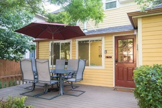 Ev, Birden Çok Yatak, Veranda, Bahçe Manzaralı (118 Whitcomb - Unit A (main))