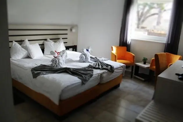 Standard Tek Büyük veya İki Ayrı Yataklı Oda