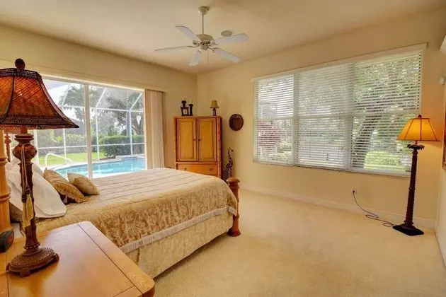 Ev (1202 SE 36th St)