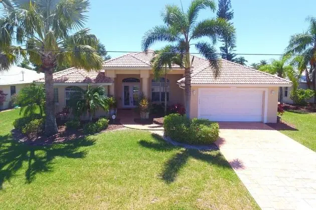 Ev (1202 SE 36th St)