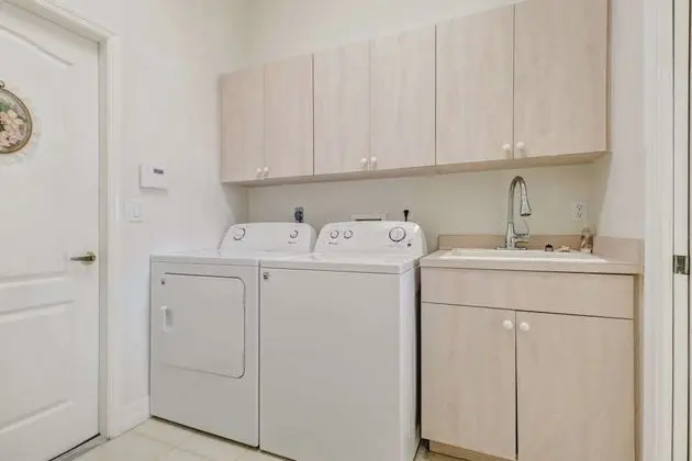 Ev (1226 SE 20th ST)