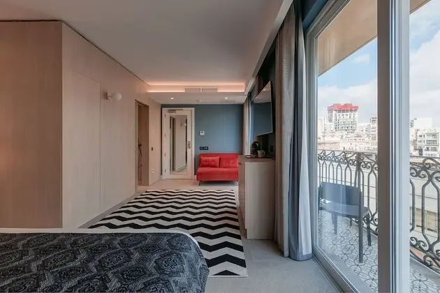 Junior Süit, Balkon