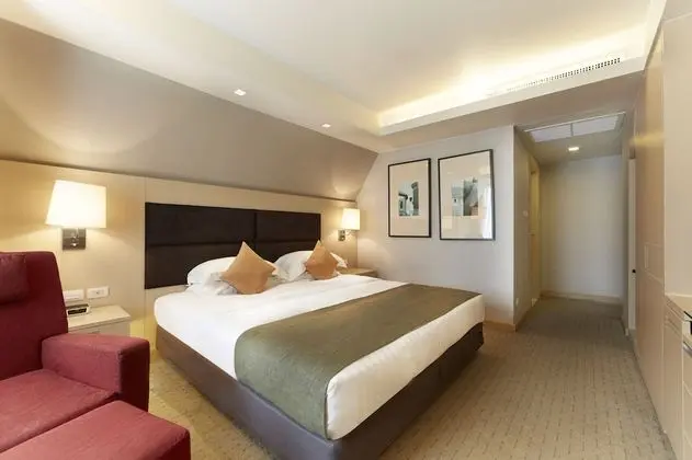 Deluxe Room (City View)