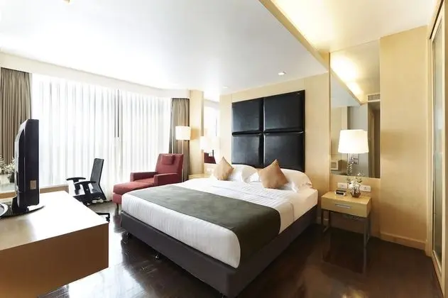 Executive Suite (Lake View)