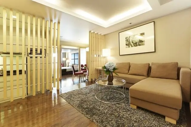 Executive Suite (Lake View)
