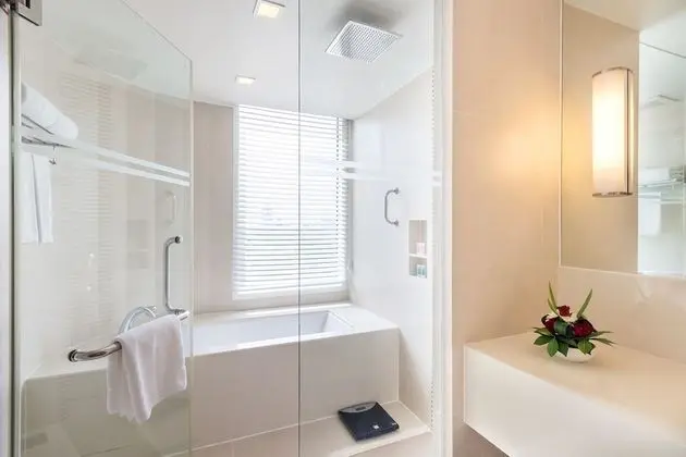 Executive Suite (Lake View)