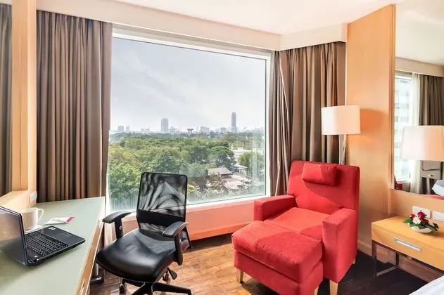 Executive Suite (Lake View)