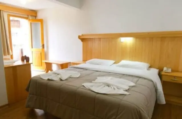 Tek Büyük veya İki Ayrı Yataklı Oda, 1 Çift Kişilik veya 2 Tek Kişilik Yatak