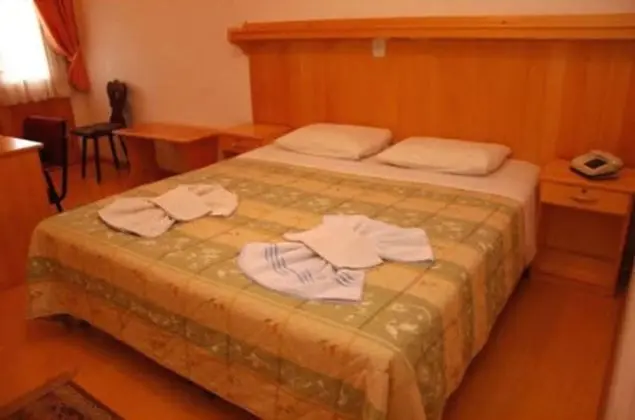 Tek Büyük veya İki Ayrı Yataklı Oda, 1 Çift Kişilik veya 2 Tek Kişilik Yatak