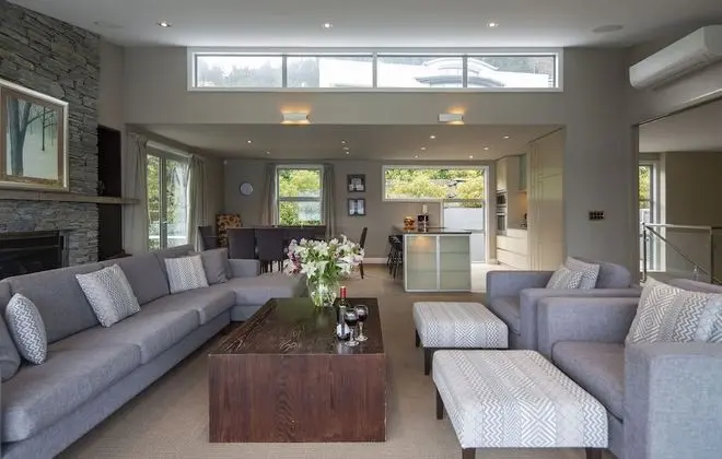Villa (13 Poole Ln Villa)