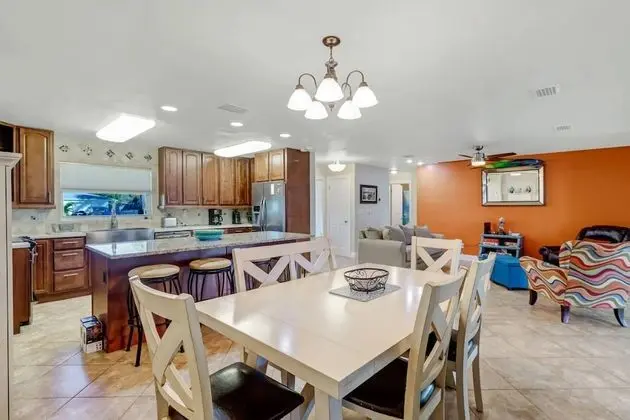 Ev (1320 SE 21st Ter)