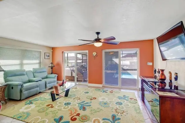 Ev (1320 SE 21st Ter)