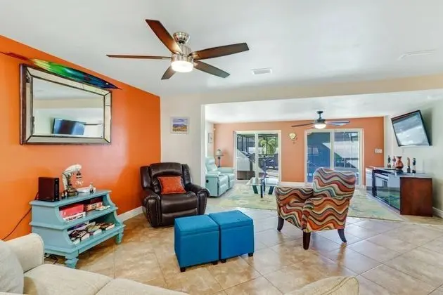 Ev (1320 SE 21st Ter)