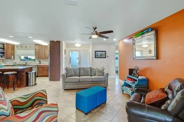 Ev (1320 SE 21st Ter)