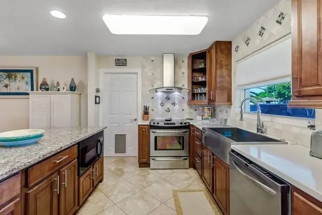 Ev (1320 SE 21st Ter)