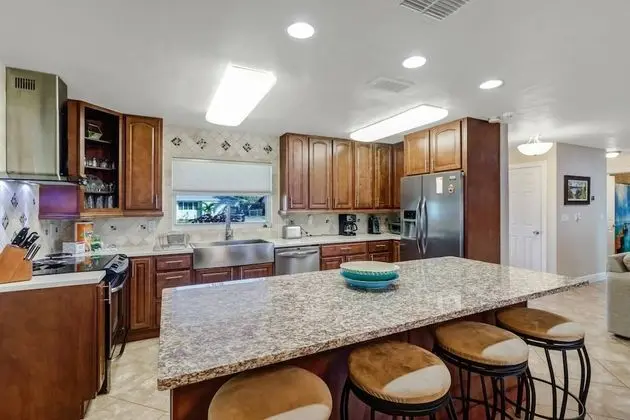 Ev (1320 SE 21st Ter)