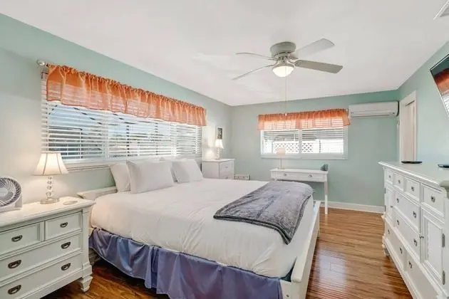 Ev (1320 SE 21st Ter)