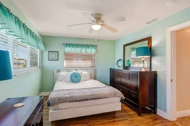 Ev (1320 SE 21st Ter)