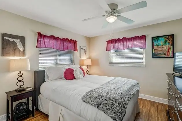 Ev (1320 SE 21st Ter)