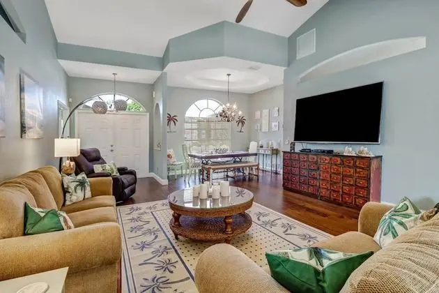 Ev (1320 SE 5th Ter)
