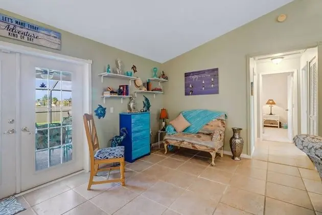 Ev (1322 SW 33rd St)