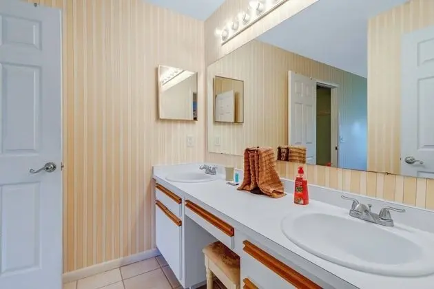 Ev (1322 SW 33rd St)