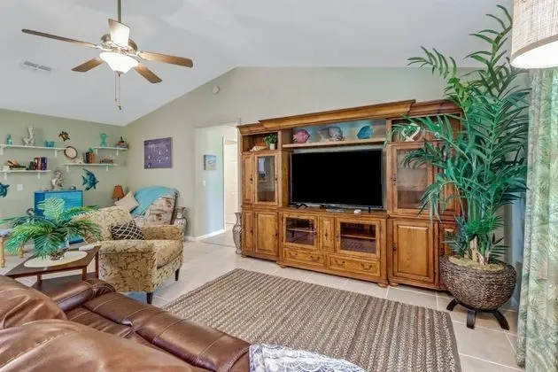 Ev (1322 SW 33rd St)