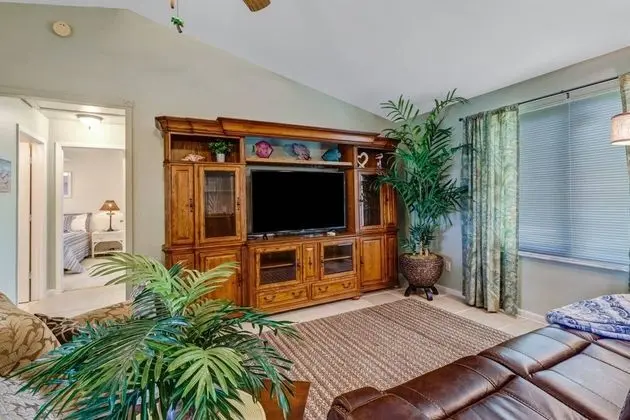 Ev (1322 SW 33rd St)