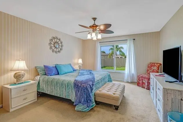Ev (1322 SW 33rd St)