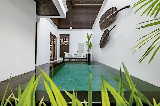 Louis Leonowens Pool Suite