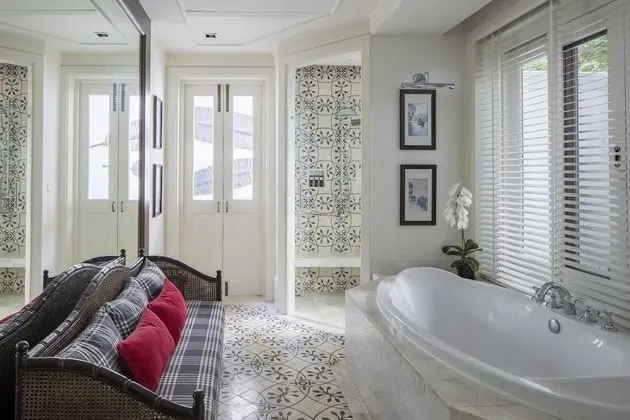 Louis Leonowens Pool Suite