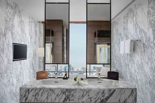 Thonburi Suites