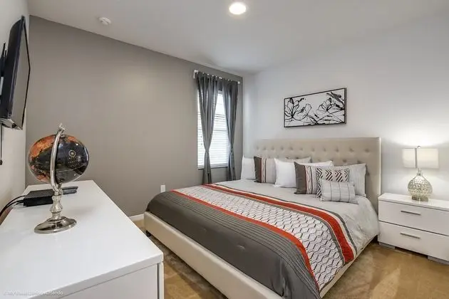 Ev (7013OWS 14 Bed 11 Bathroom)