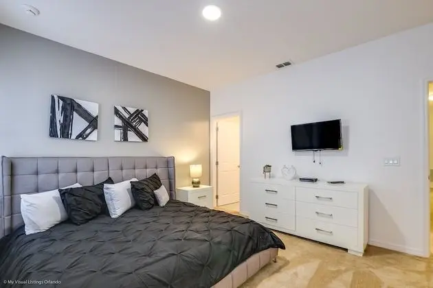 Ev (7013OWS 14 Bed 11 Bathroom)