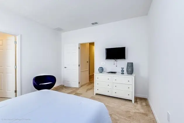 Ev (7013OWS 14 Bed 11 Bathroom)