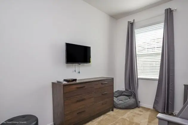 Ev (7013OWS 14 Bed 11 Bathroom)