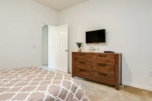 Ev (7013OWS 14 Bed 11 Bathroom)