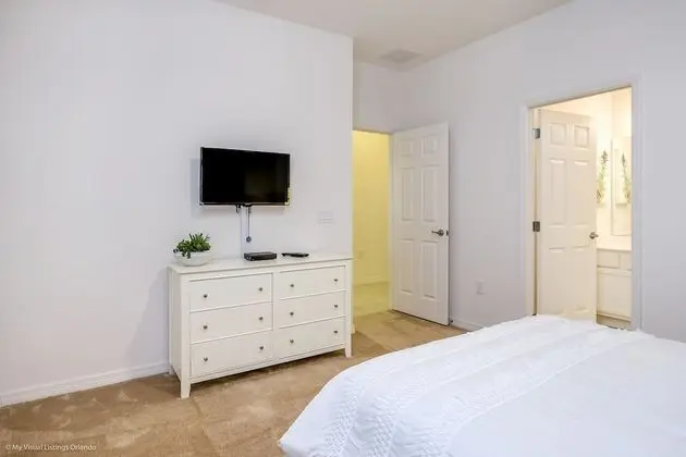 Ev (7013OWS 14 Bed 11 Bathroom)