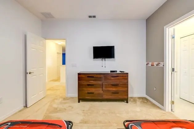 Ev (7013OWS 14 Bed 11 Bathroom)