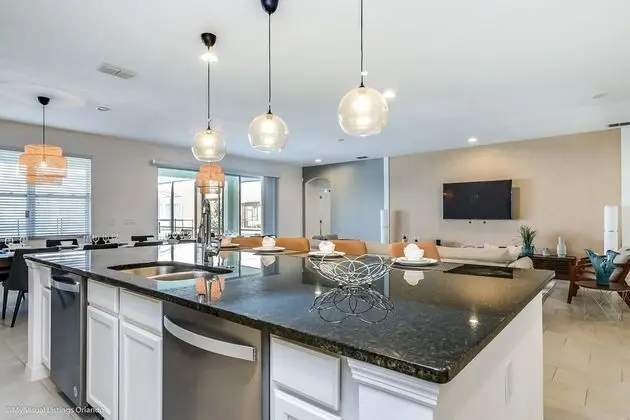 Ev (7013OWS 14 Bed 11 Bathroom)