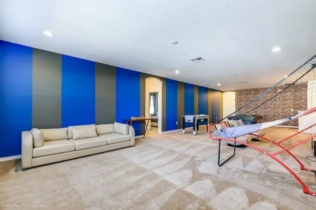 Ev (7013OWS 14 Bed 11 Bathroom)
