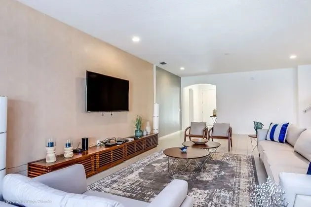 Ev (7013OWS 14 Bed 11 Bathroom)