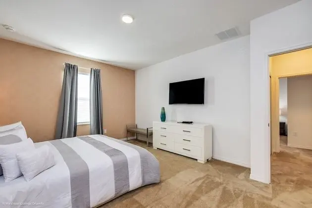Ev (7013OWS 14 Bed 11 Bathroom)