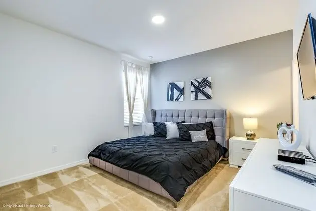 Ev (7013OWS 14 Bed 11 Bathroom)