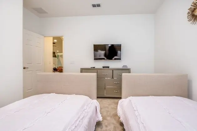 Ev (6004OGL 14 Bedroom 11 Bathrrom)