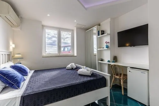 Standard Tek Büyük Yataklı Oda