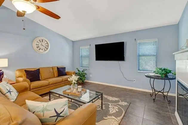Ev (1410 SW 18Th Ter)